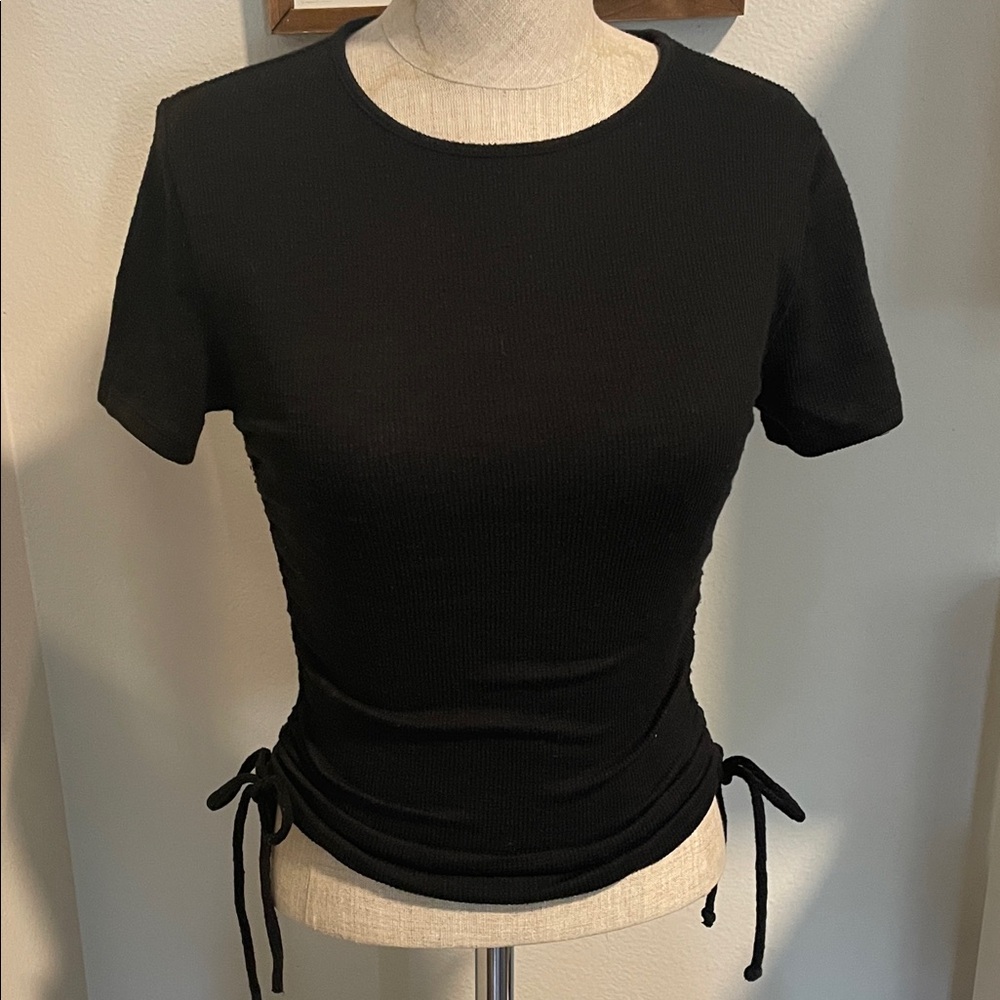 Black Short Sleeve Side-Ruched Tee